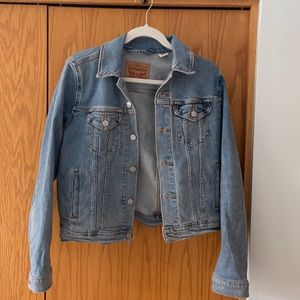 Light wash Levi Jean Jacket